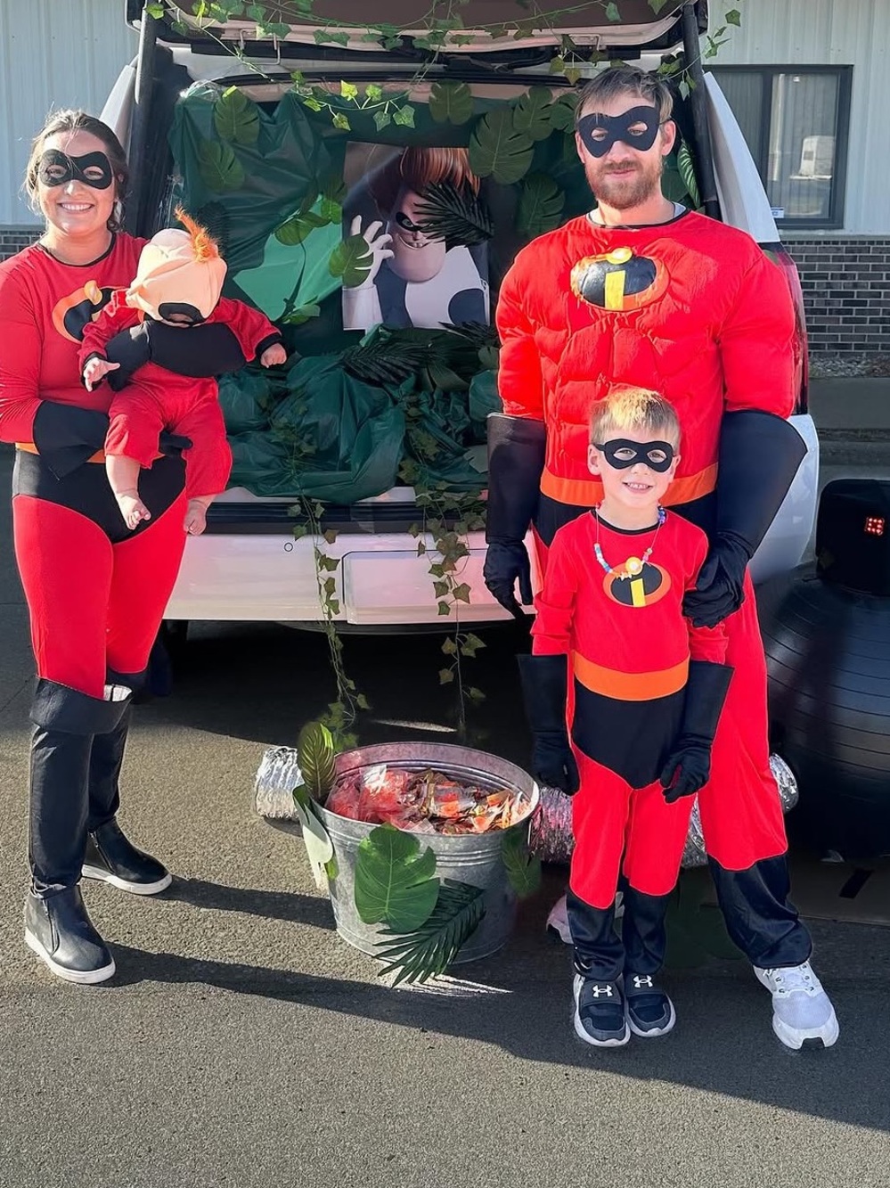 Family Incredibles Halloween costumes